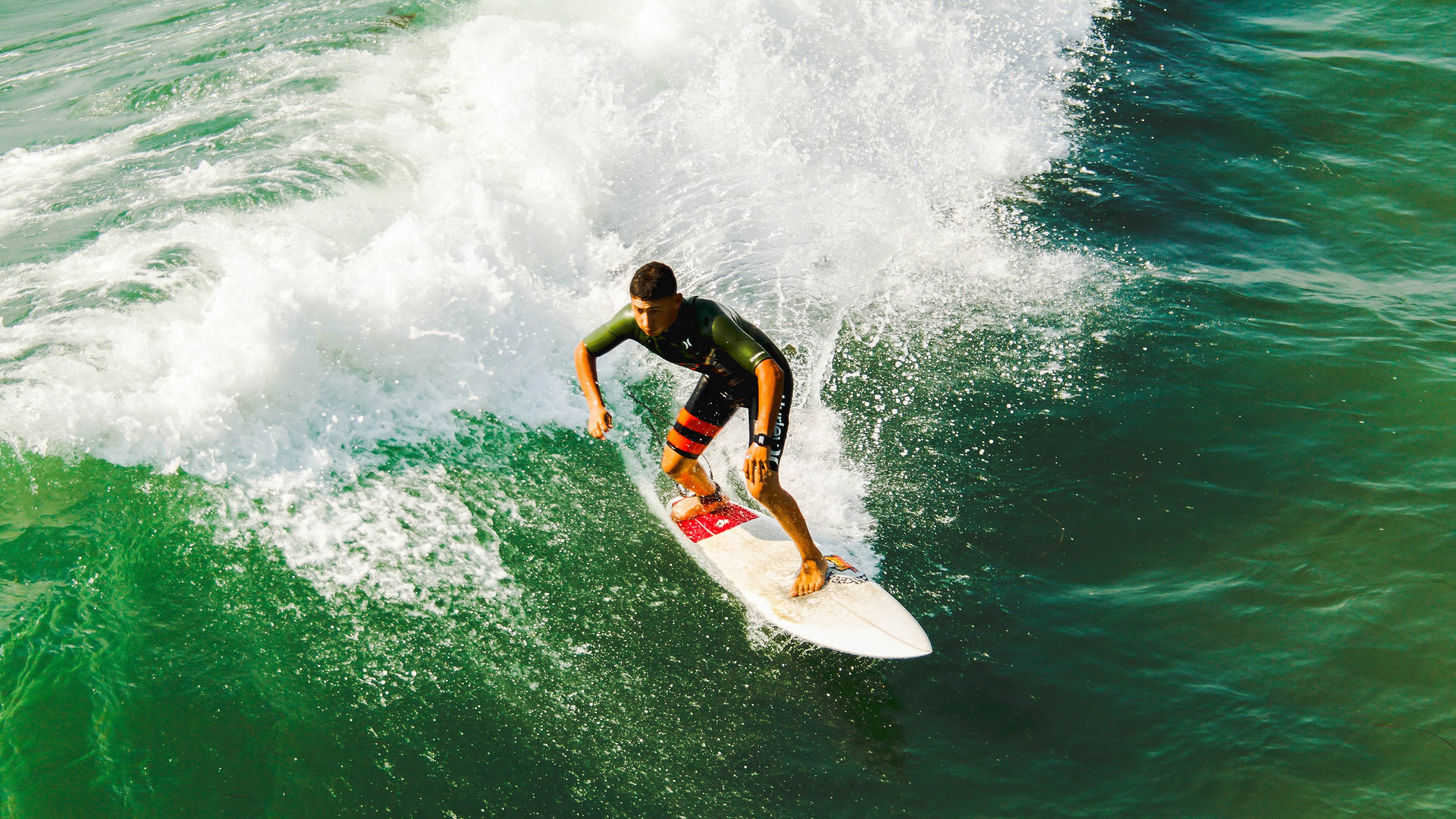 数字化裁判系统广泛应用，提升比赛公正与效率，数字化审判